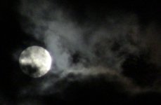 Supermoon Full 10 May 5 2012 (copyright unhypnotize.com).jpg