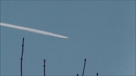 UFO Over Welwyn Garden City- May 3rd 2013 - YouTube[05-48-40].jpg
